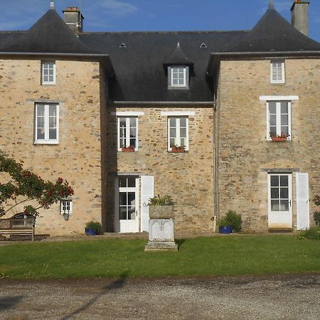 Au Presbytere De Dagmar Erbree Exterior photo